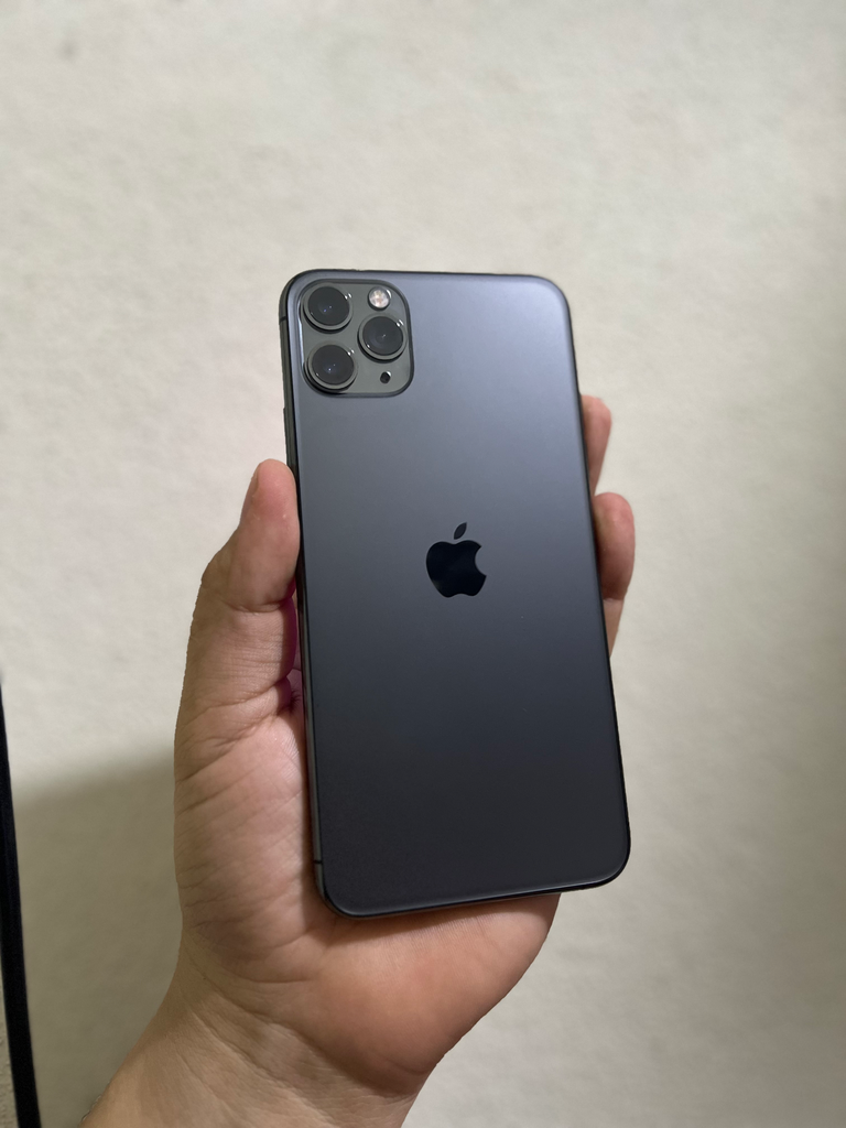 Iphone 11 pro Max 256 GB seminuevo, 88% dorado