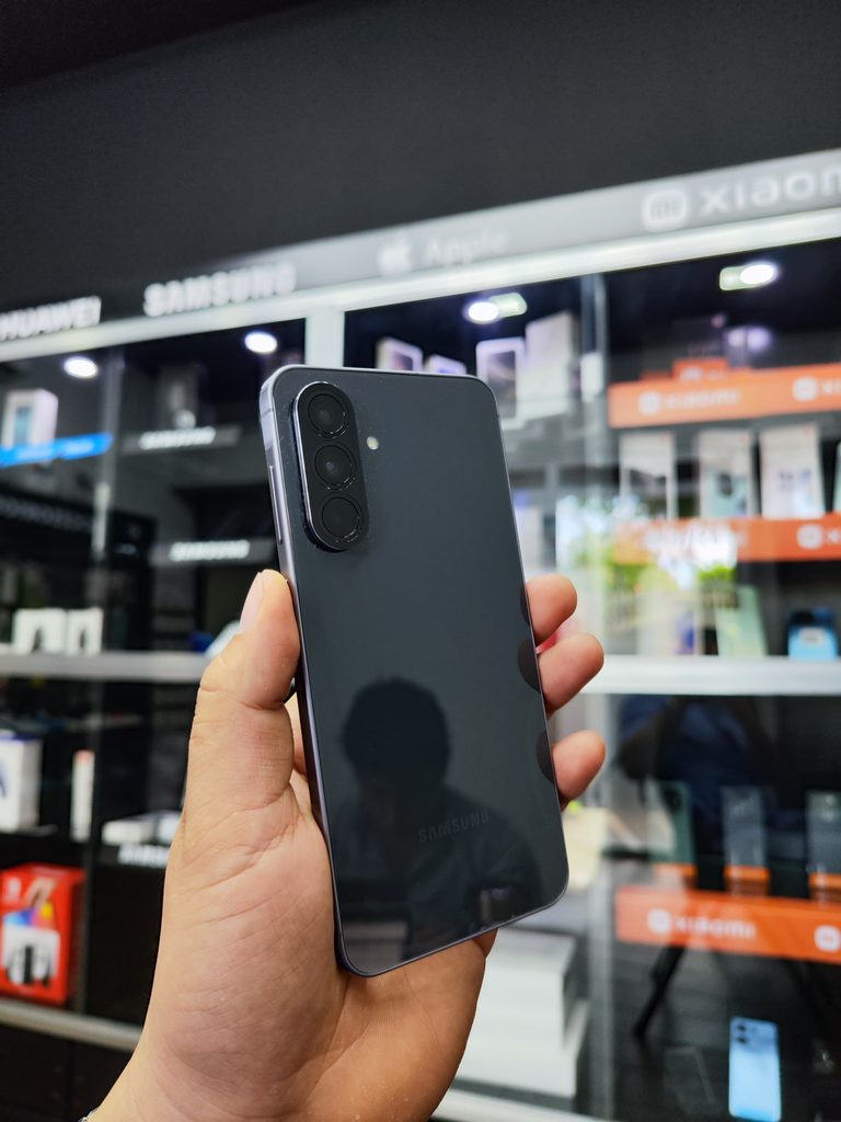 SAMSUNG GALAXY A56 256GB 12RAM SEMI NUEVO NEGRO