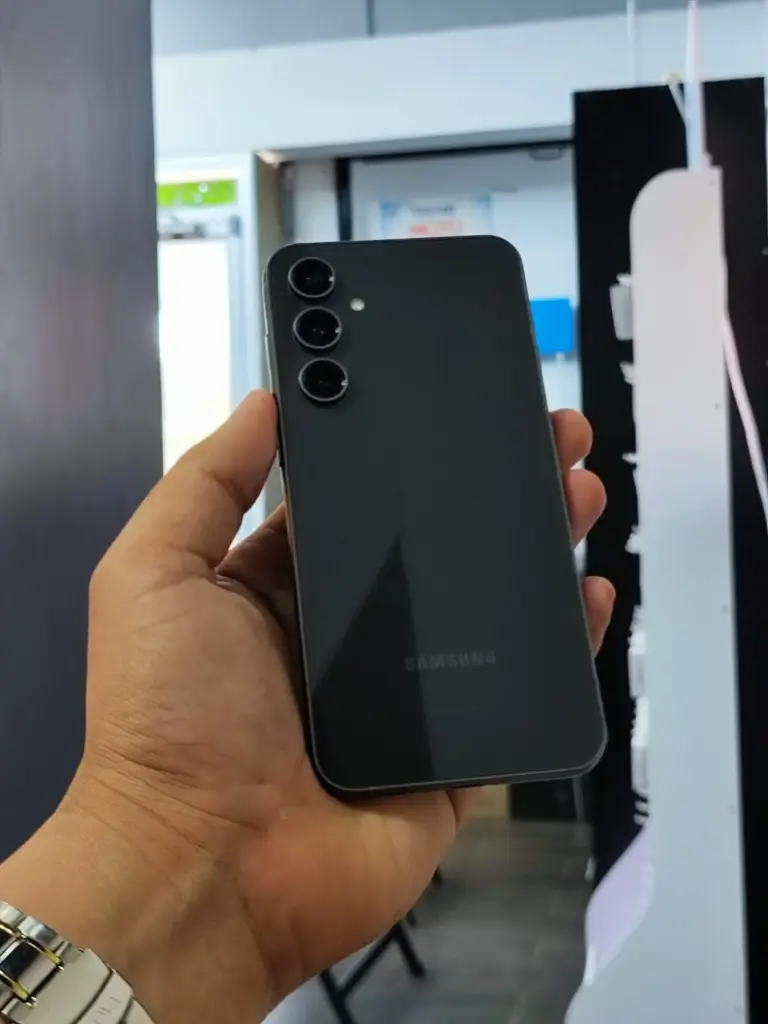 Samsung galaxy S23 fe semi nuevo 128GB 8RAM