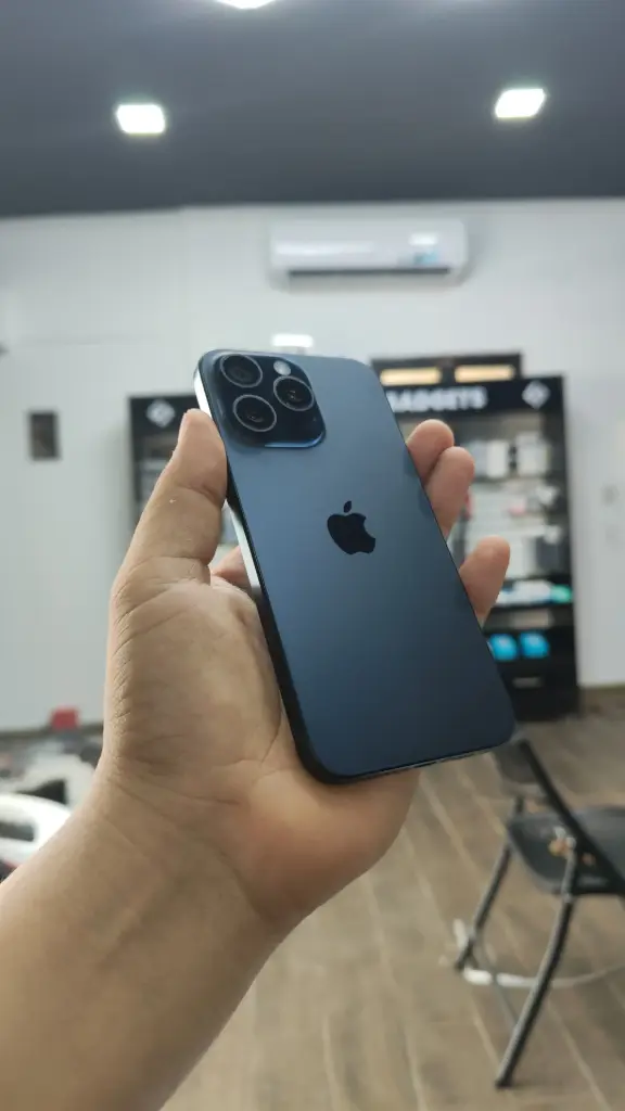iPhone 15 Pro Max Sim - e Sim | Seminuevo